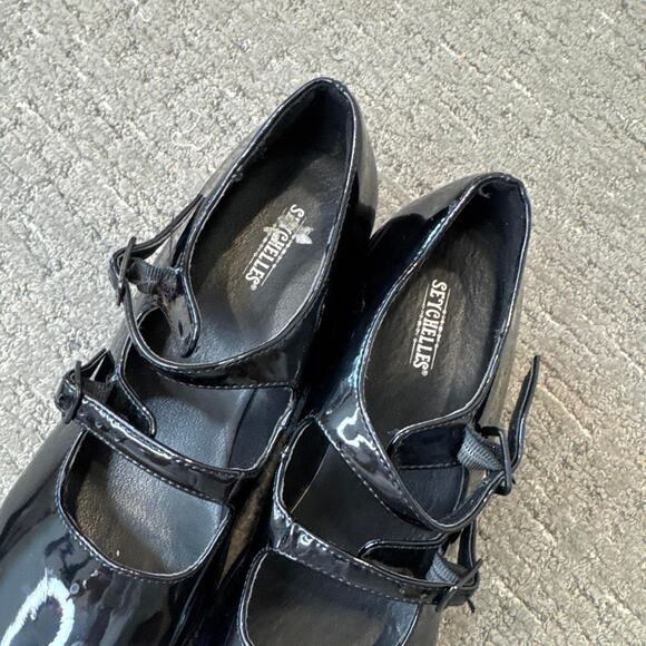 y2k style black shiny platform Mary Jane’s with the cutest buckle detail